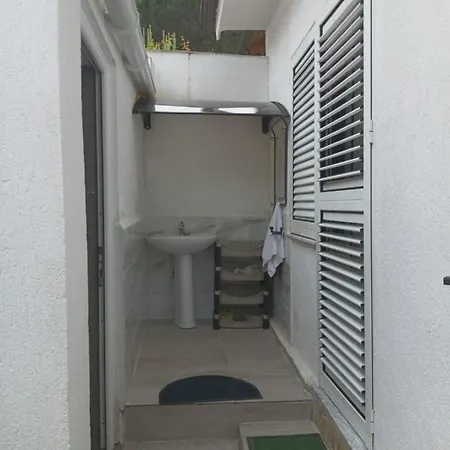 Fshati Turistik Qerret Kavaje Durres Сasa de vacaciones Golem (Tirana)